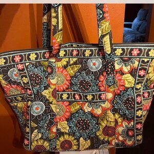 VERA BRADLEY EXTRA LARGE TOTE BAG